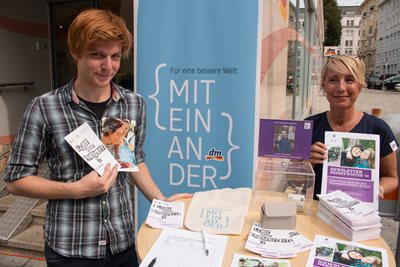 Verein "Ich bin aktiv" beim Straßenflohmarkt vor Ort